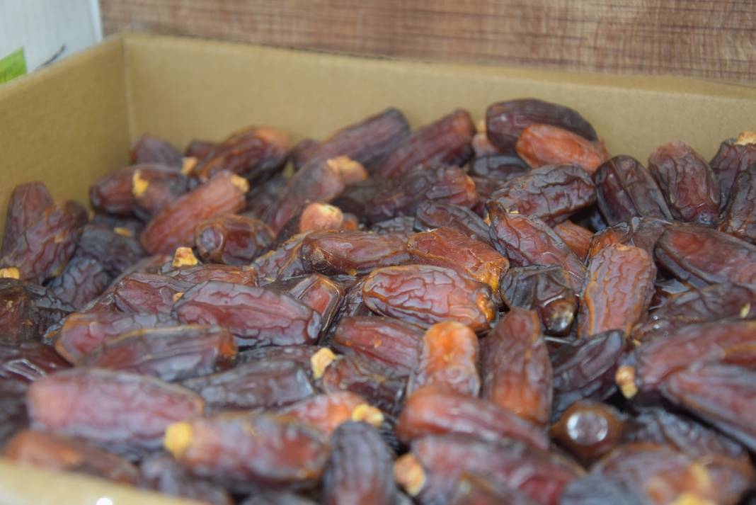 Konya’da hurma tezgâhları kuruldu: İşte Ramazan öncesi fiyatlar... 6